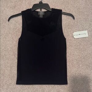 NWT black seamless fishnet distressed tank top (1x/2x)